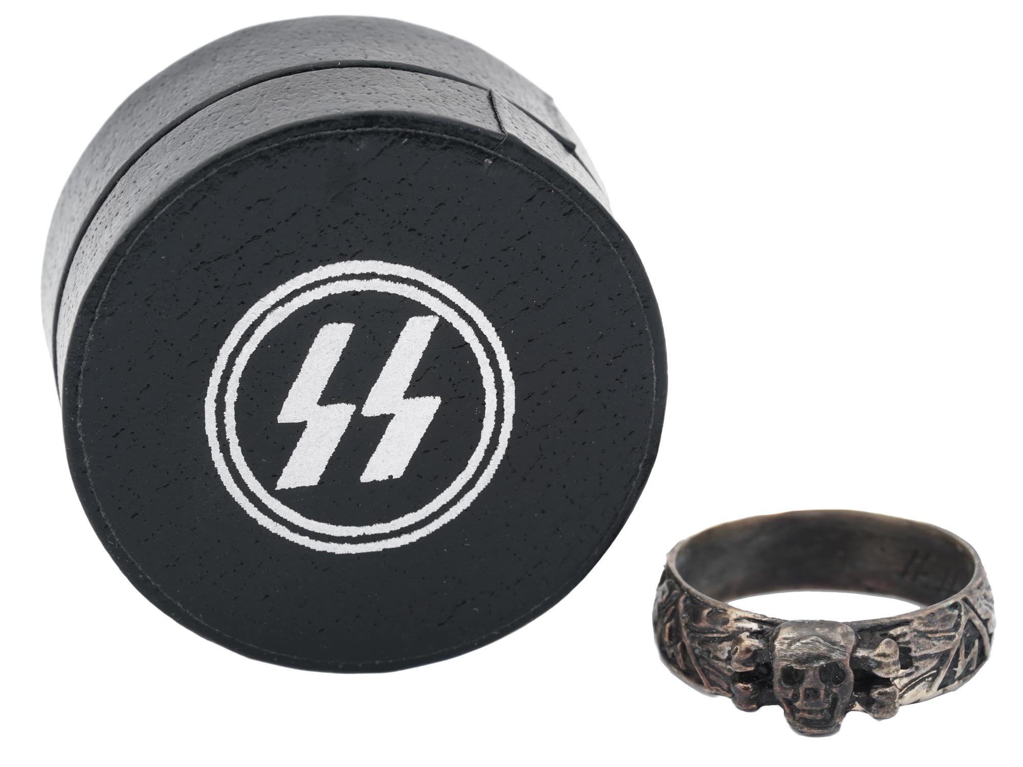 A NAZI GERMAN WWII WAFFEN SS SILVER HONOUR RING PIC-1